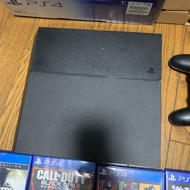 PS4とコントローラー3台ソフト5本