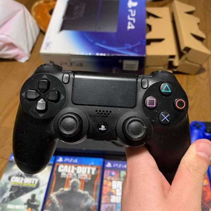 PS4とコントローラー3台ソフト5本