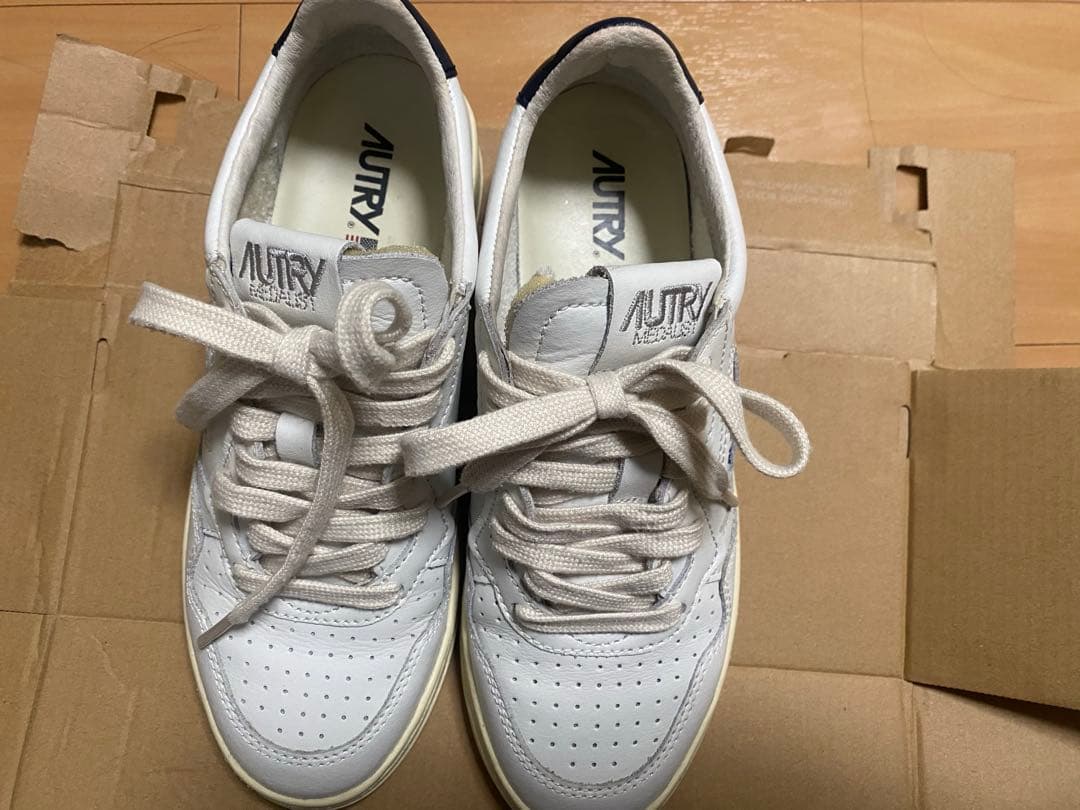最終値下_AUTRY MEDALIST スニーカー ホワイト/ネイビー