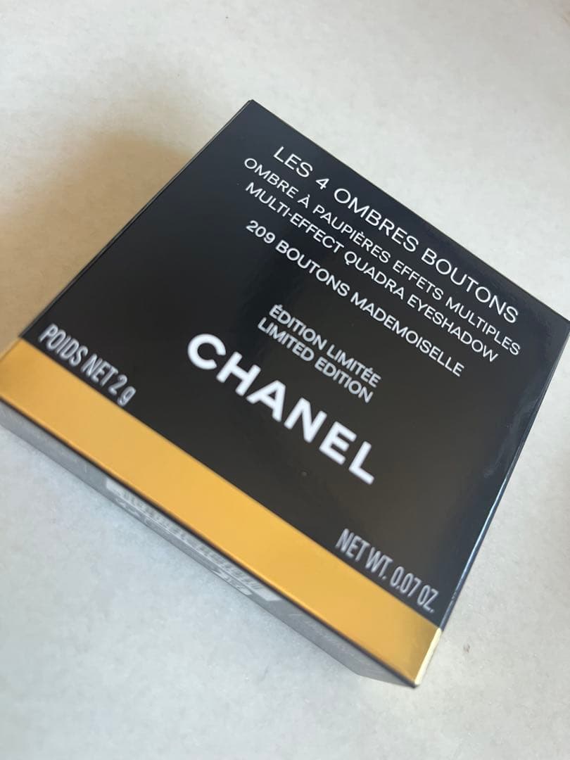 CHANEL レ キャトル オンブル ブトン 209ブトンマドモアゼル