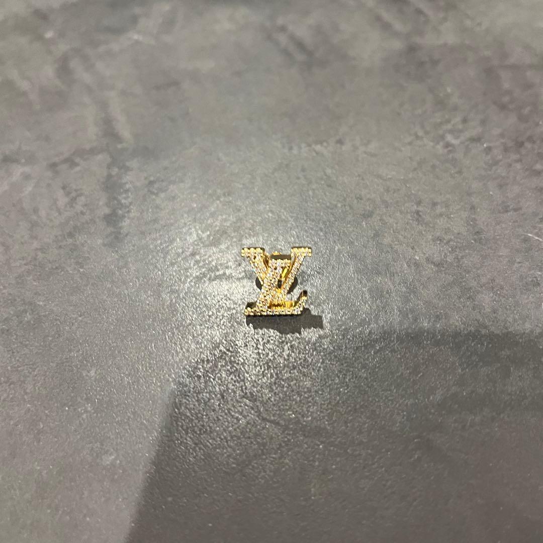 Louis Vuitton ロゴピアス