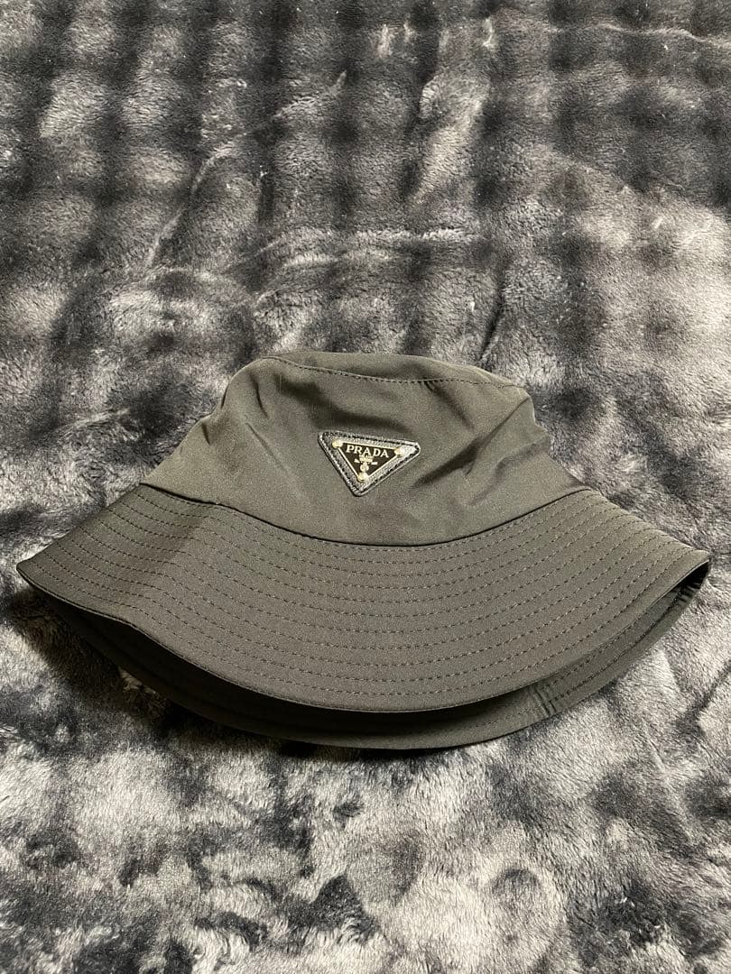 PRADAロゴ　バケットハット
