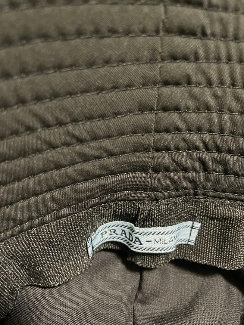 PRADAロゴ　バケットハット