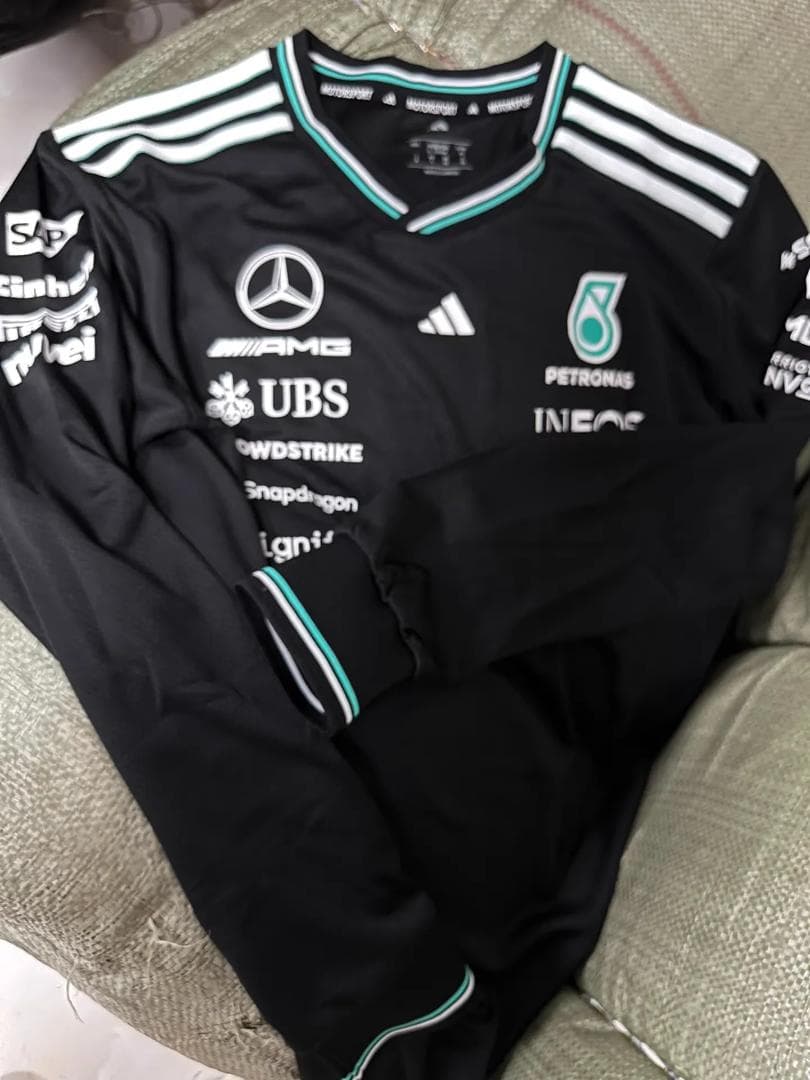 25年メルセデス - AMG ペトロナスF1 チーム ロングスリーブ T シャツ