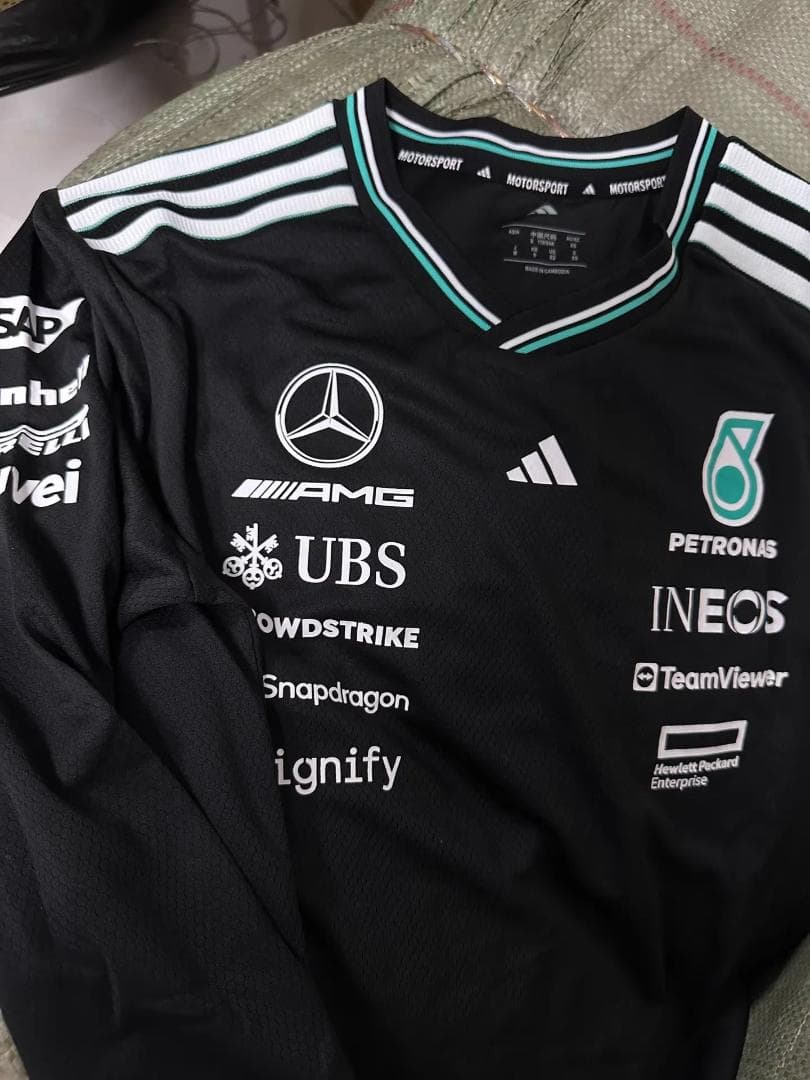 25年メルセデス - AMG ペトロナスF1 チーム ロングスリーブ T シャツ