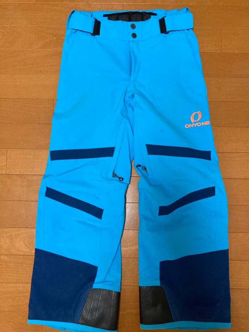 オンヨネ　スキーウェア　上下セット　デモチーム　サイズ4S 中古
