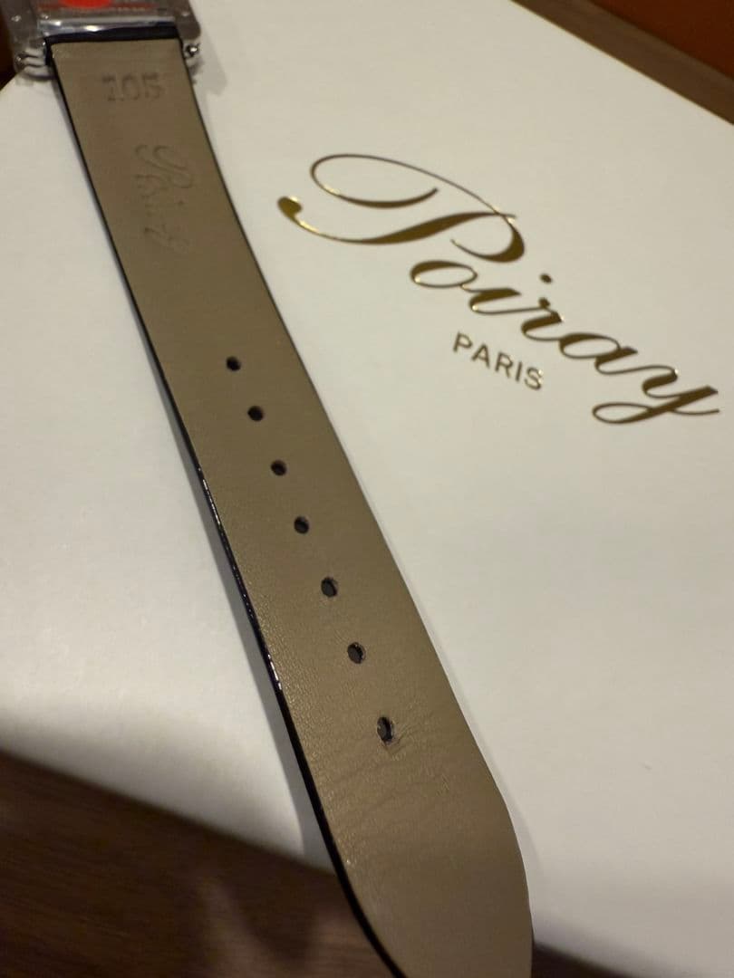 Poiray スクエア型 ダイヤブラックレザー腕時計