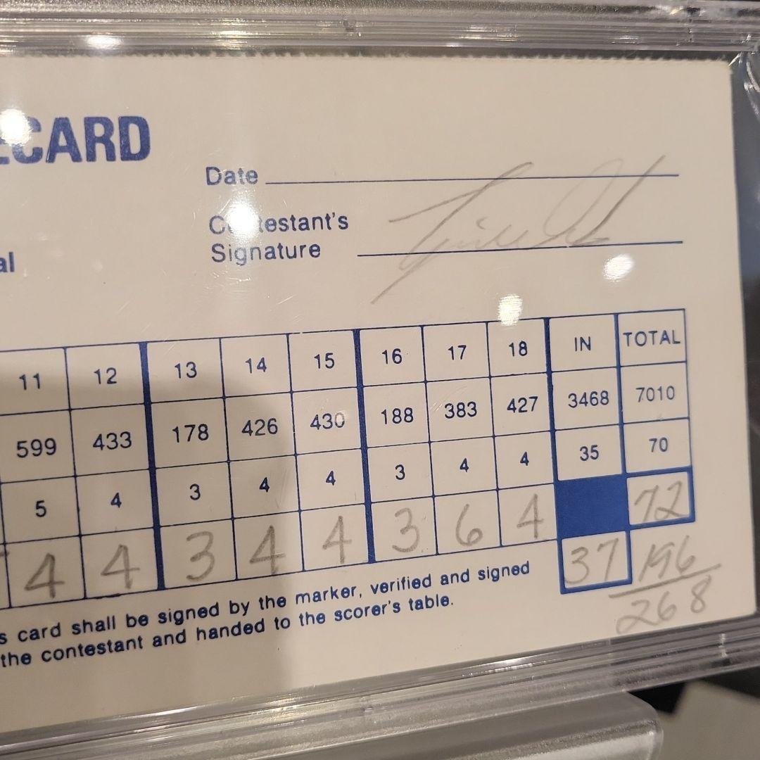 タイガーウッズ直筆サインスコアカード