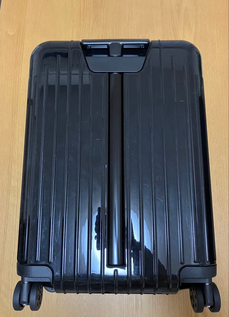 Rimowa リモワ エッセンシャルライト　キャビン