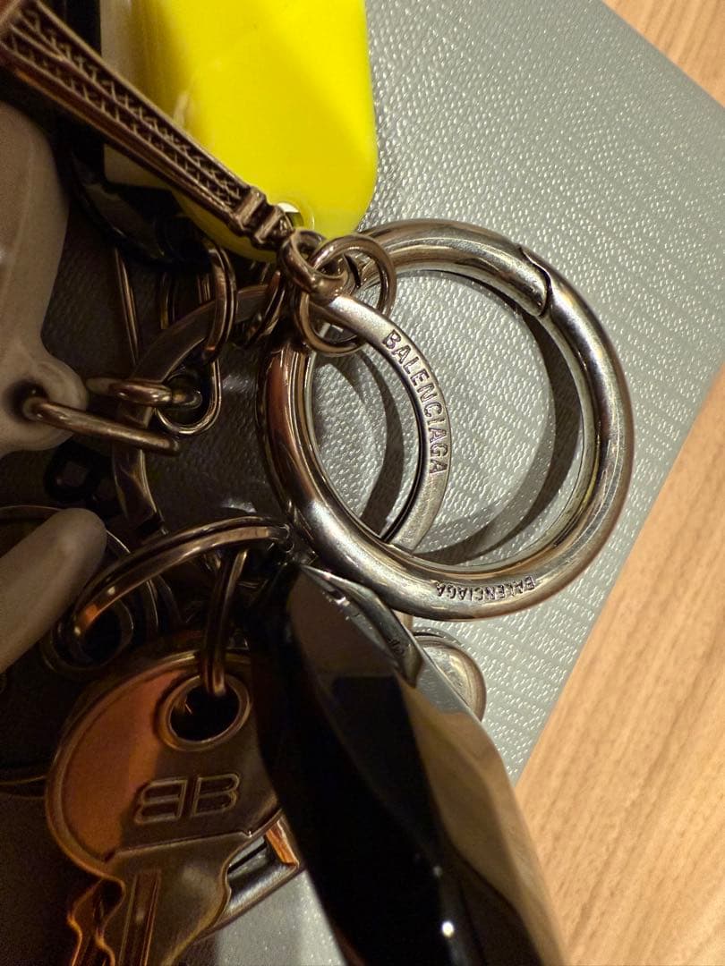 バレンシアガ　HOURGLASS SOFT ビッグ スーベニア　チャーム