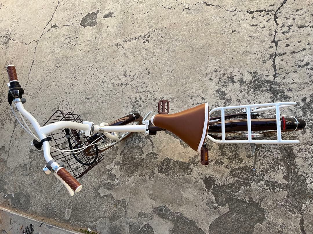 ラテ 折り畳み自転車 20インチ 6段 オートライト 前カゴ付き 直接引き取り