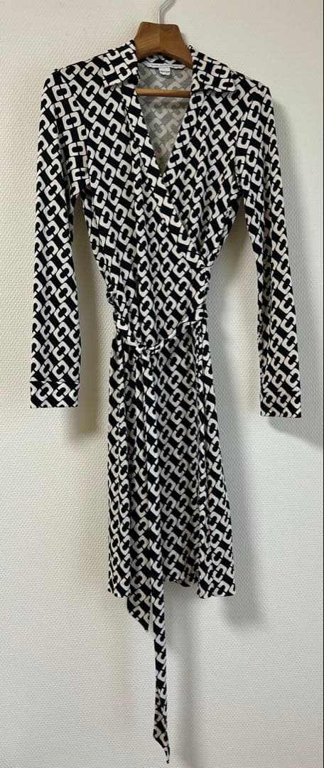 ダイアンフォンフォスティンバーグ　DVF チェーン柄　ラップワンピース