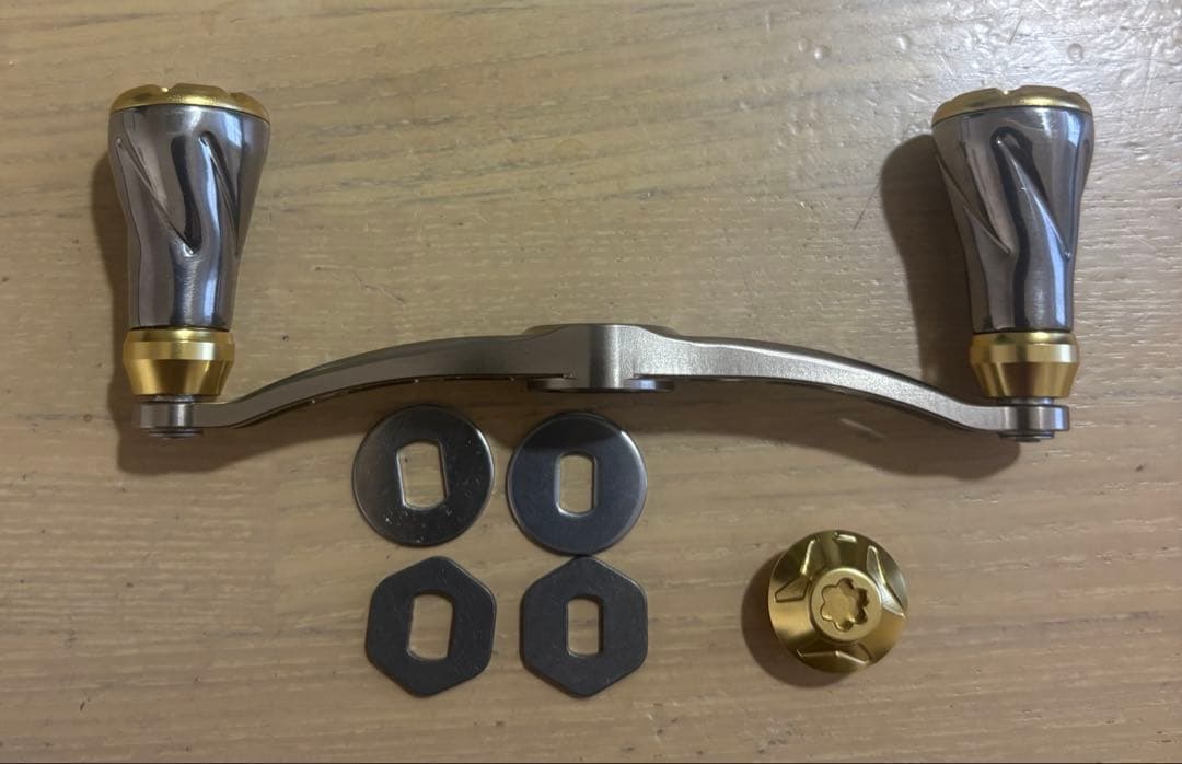 超美品超良品LIVRE CRANK p.c.d 100 ベイトリール用ハンドル