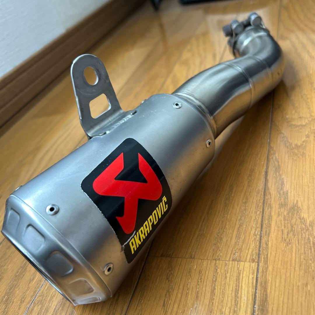 アクラポビッチ　スリップオンマフラー