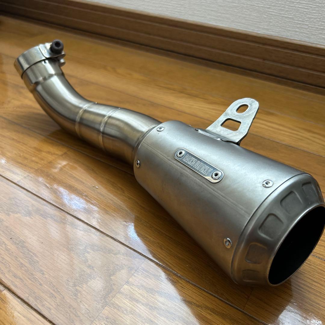 アクラポビッチ　スリップオンマフラー