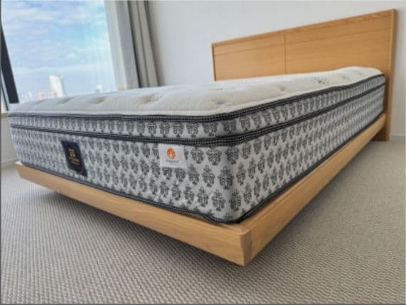 TEMPUR【11月19日まで✨】高級木製ベッドフレーム クイーン　ダブルワイド