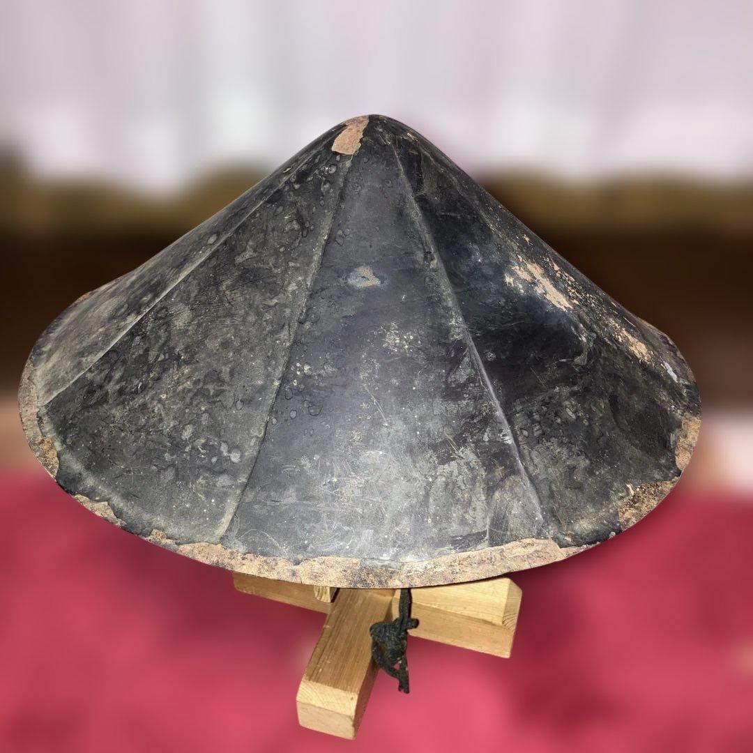 鐵漆塗八枚張陣笠