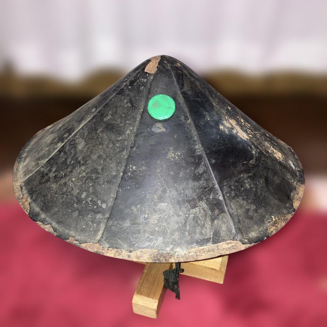 鐵漆塗八枚張陣笠