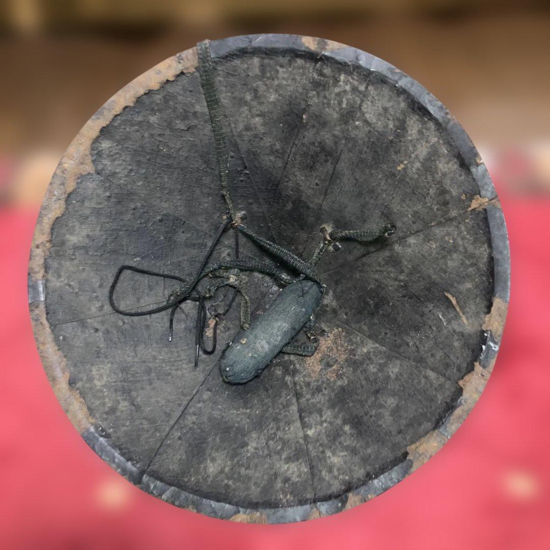 鐵漆塗八枚張陣笠