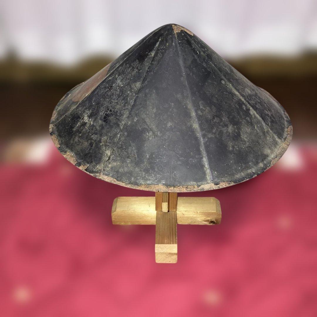 鐵漆塗八枚張陣笠