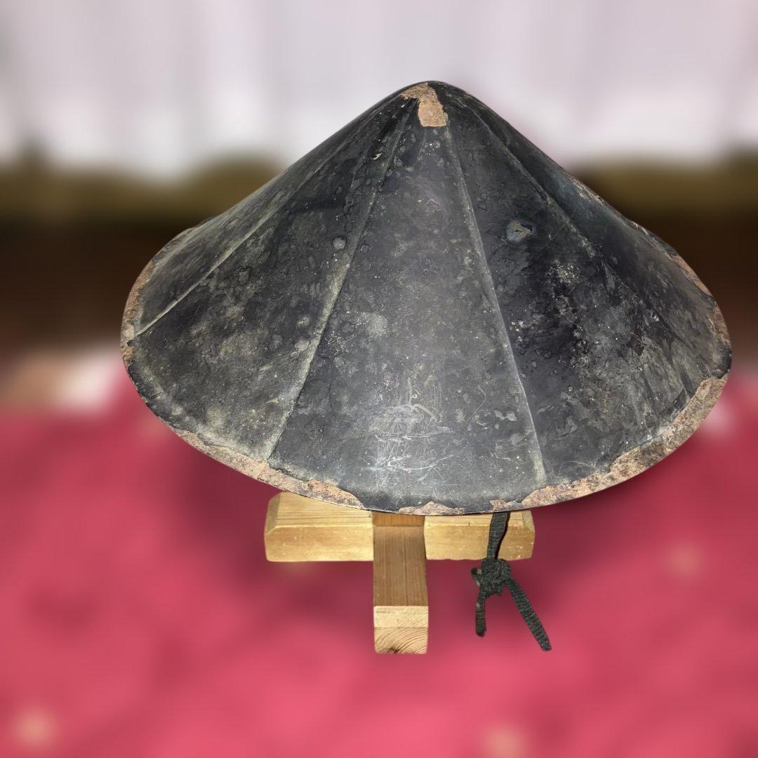 鐵漆塗八枚張陣笠