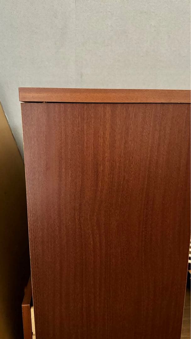 5/23まで　木製ガラス扉引き出し付き収納棚