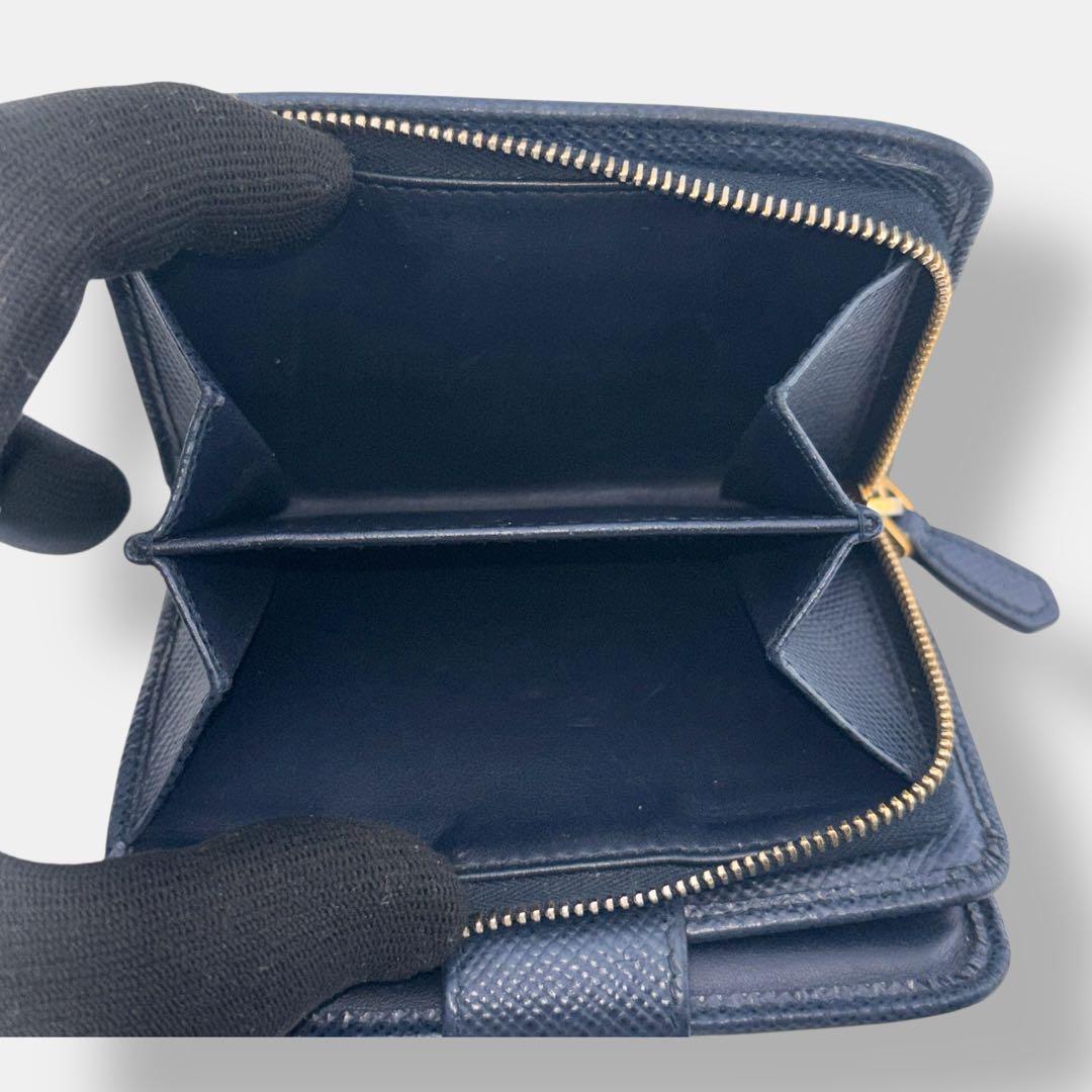 美品 プラダ 二つ折り財布 コンパクト サフィアーノレザー ロゴ 1ML018