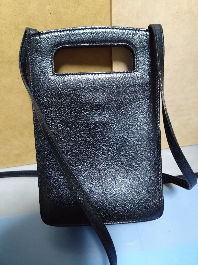 イルビゾンテ黒レザーショルダーバッグ ハンドル付き