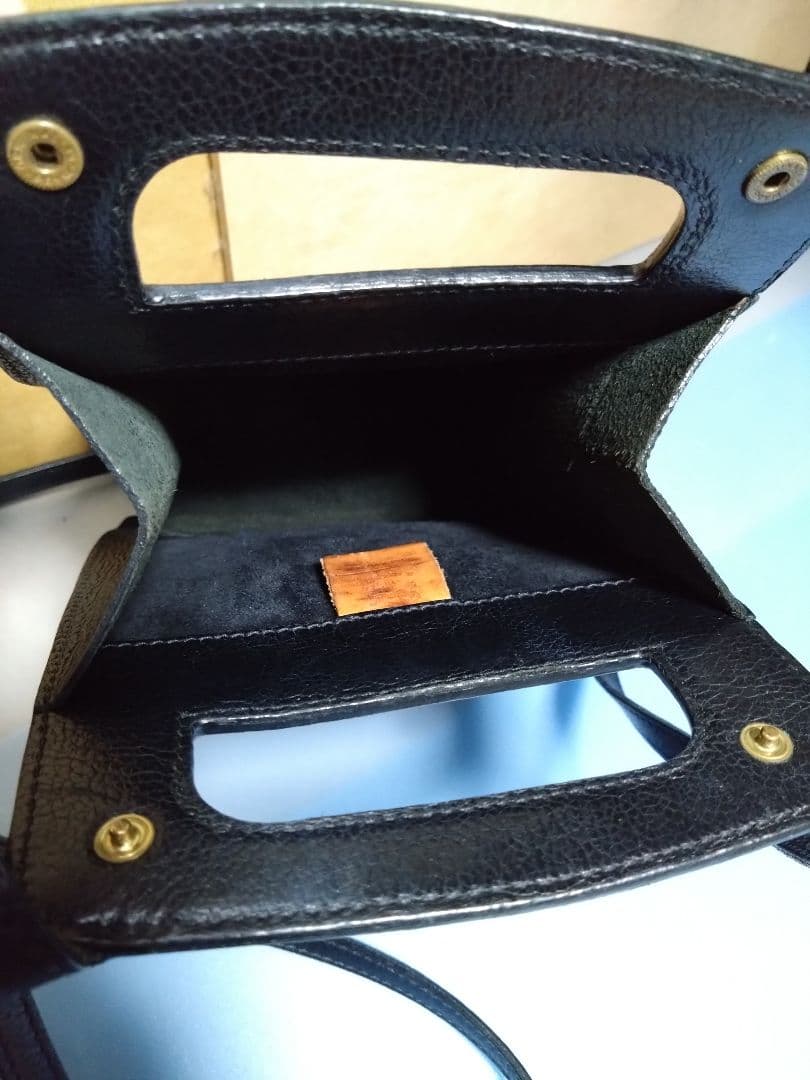 イルビゾンテ黒レザーショルダーバッグ ハンドル付き