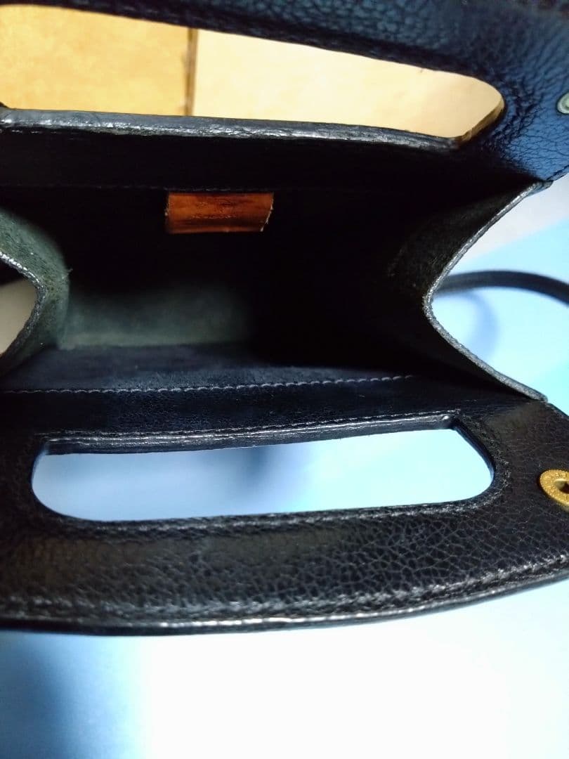 イルビゾンテ黒レザーショルダーバッグ ハンドル付き