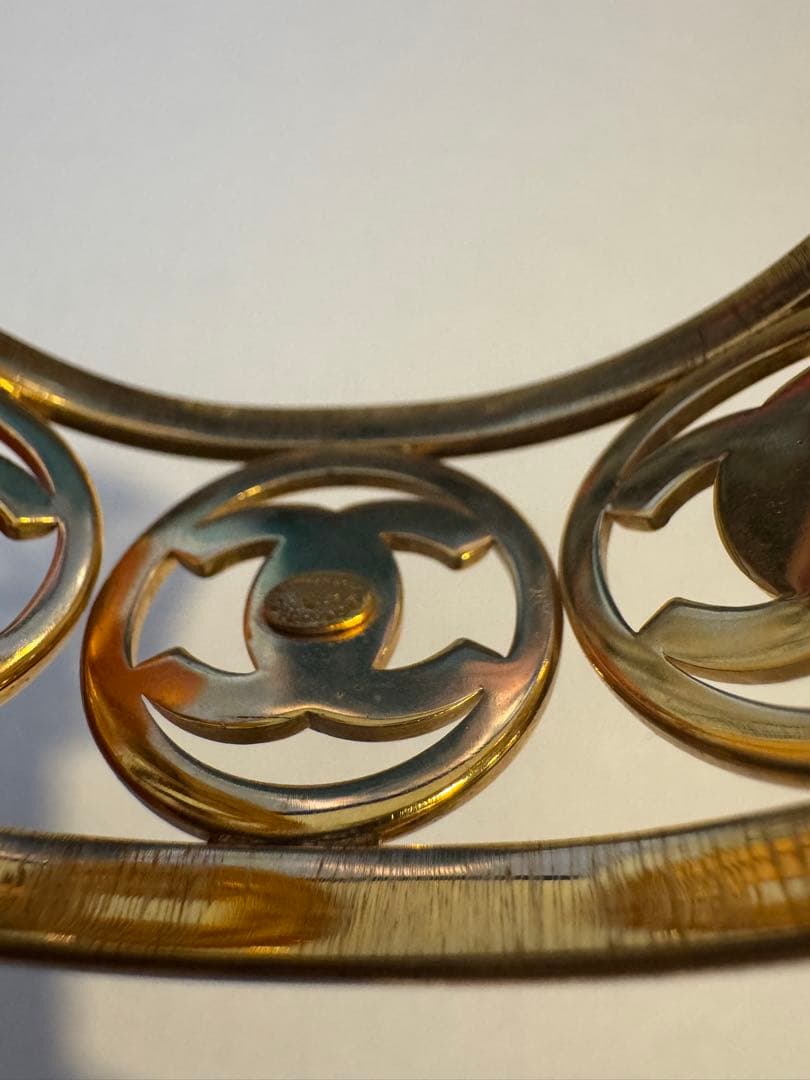 きららCHANELゴールドオープンワークバングル