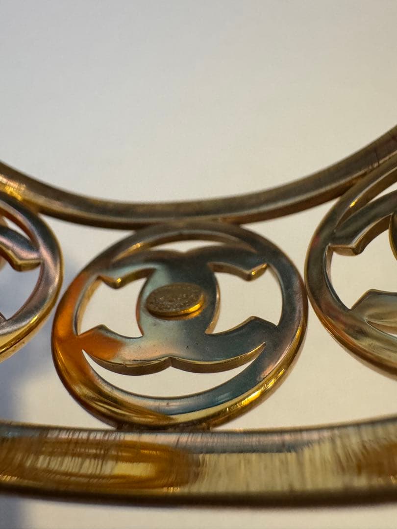 きららCHANELゴールドオープンワークバングル