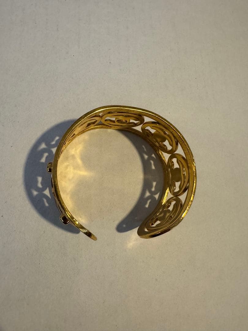 きららCHANELゴールドオープンワークバングル