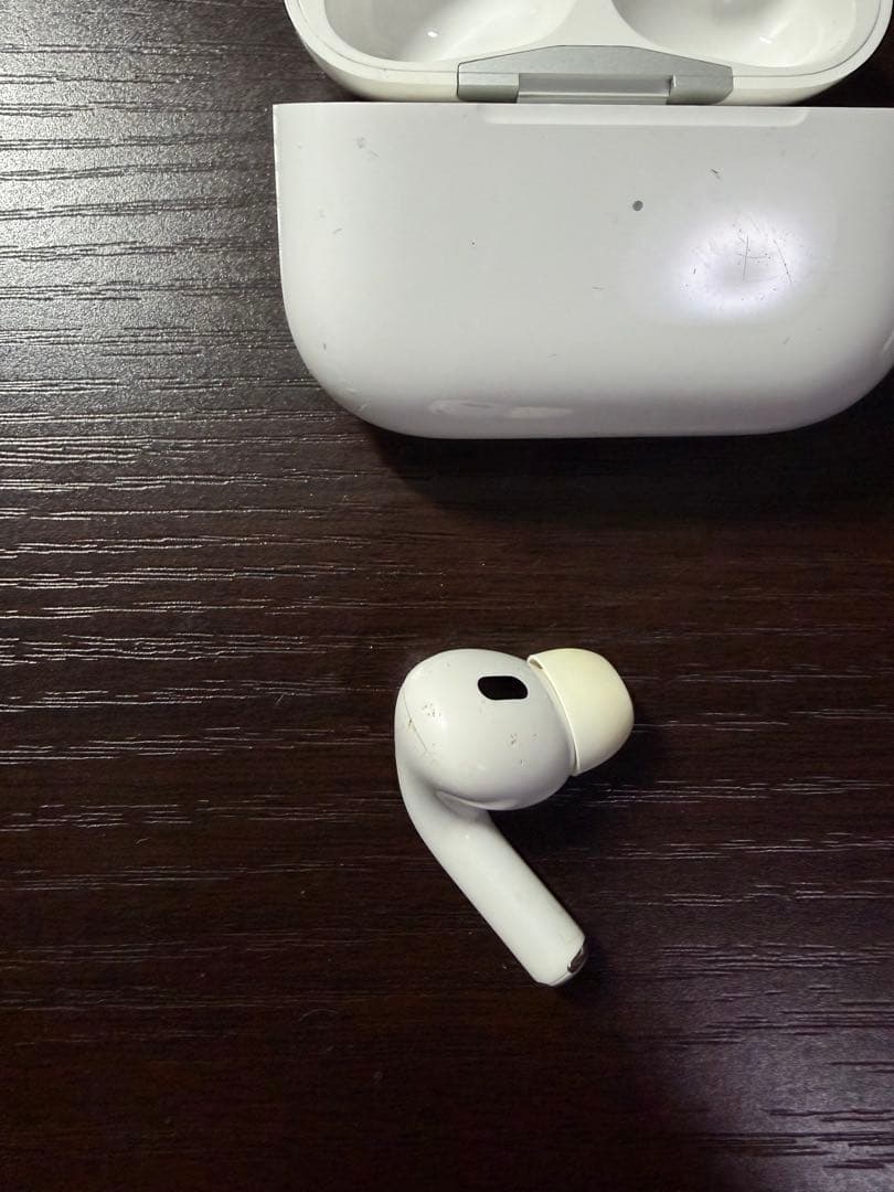 ナ*ス様 AirPodspro2 左耳 ケース 本体 Lightning