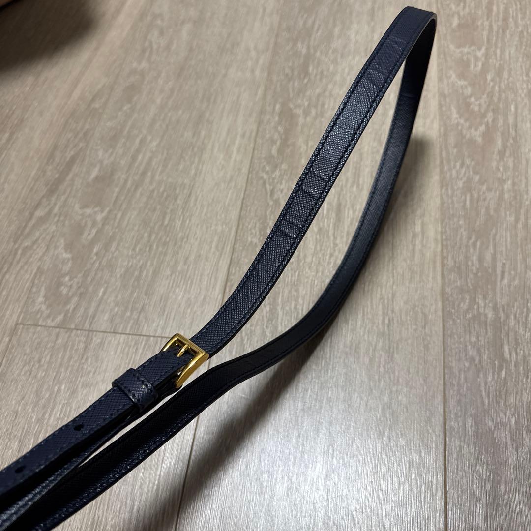PRADA ネイビーレザーショルダーストラップ