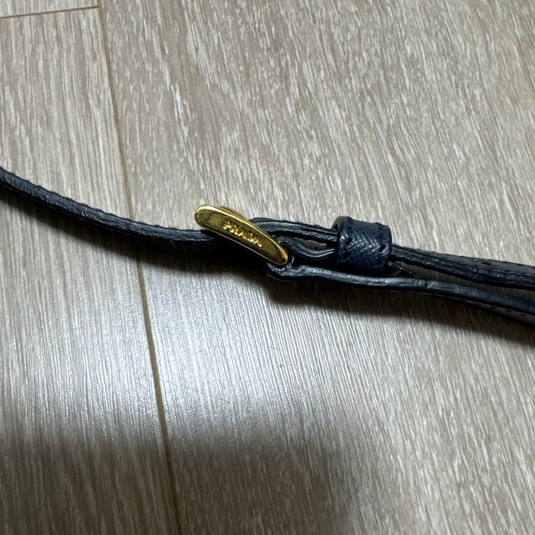 PRADA ネイビーレザーショルダーストラップ