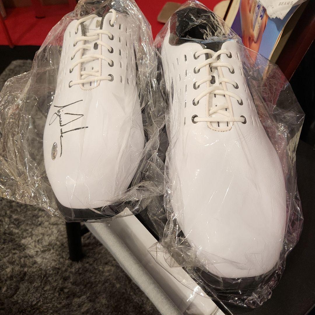 タイガーウッズ直筆サインシューズ