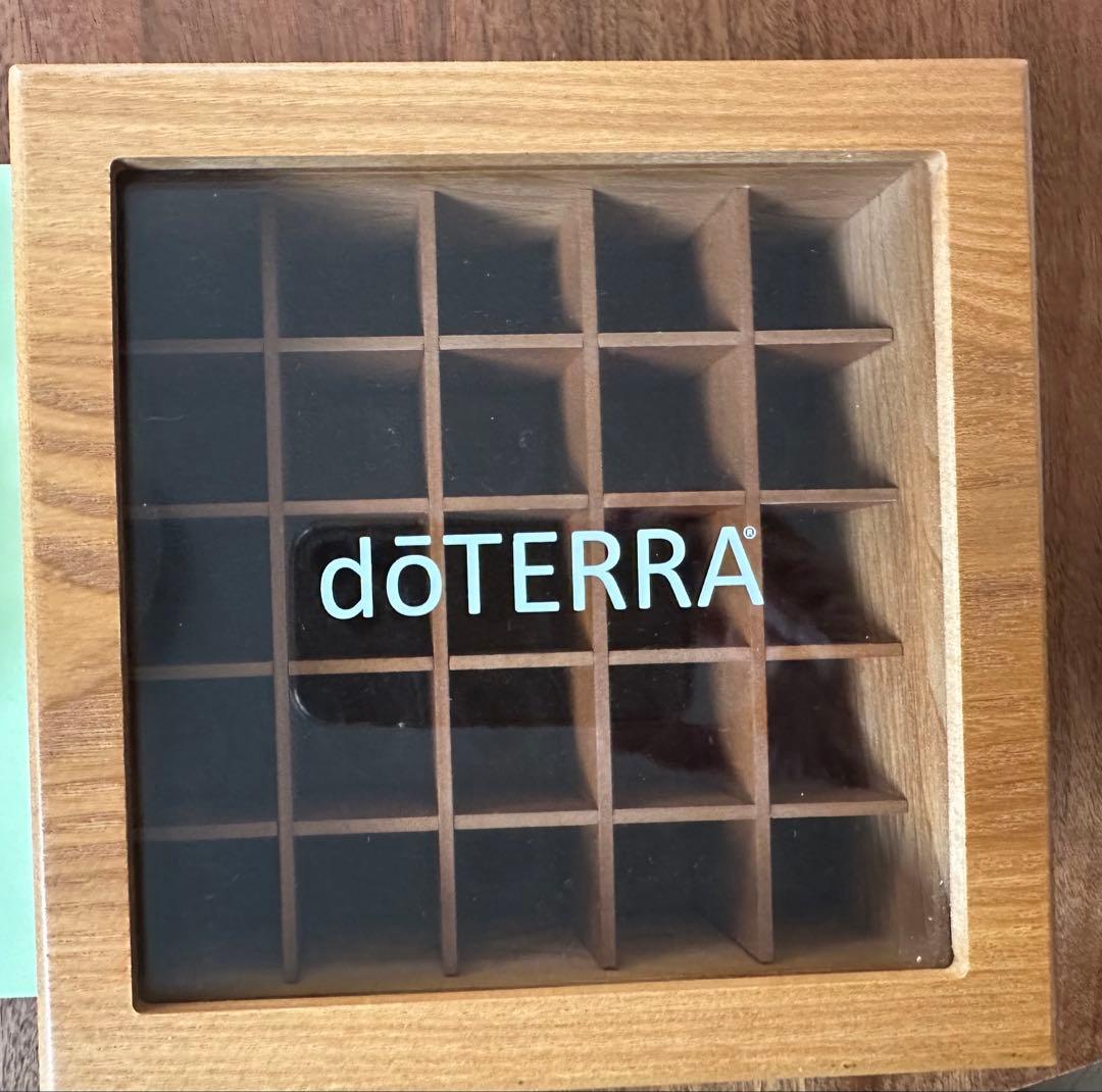 本日値下げします。doTERRA ケースとオイル
