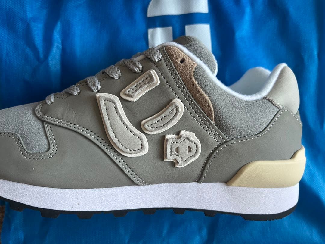 ひーでー　SANGACIOにゅ　スニーカー　記念モデルグレー