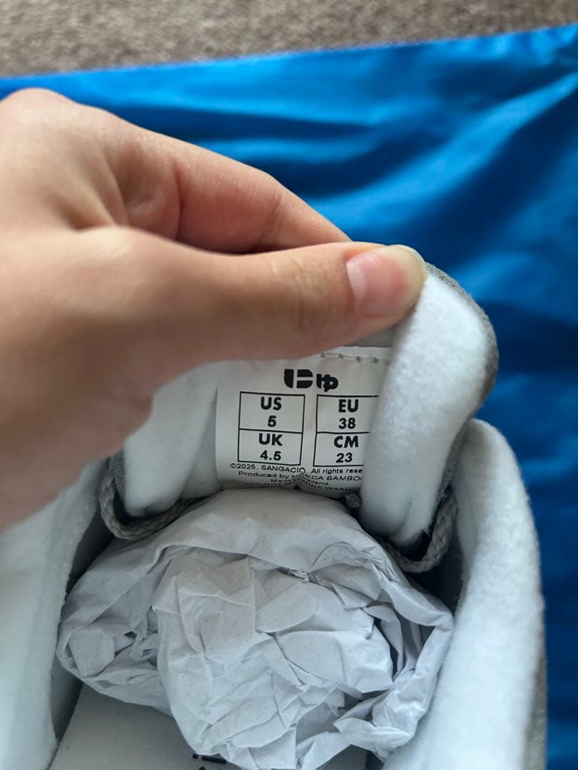 ひーでー　SANGACIOにゅ　スニーカー　記念モデルグレー