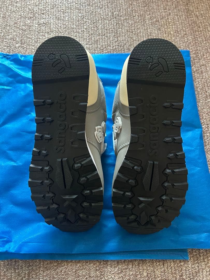 ひーでー　SANGACIOにゅ　スニーカー　記念モデルグレー