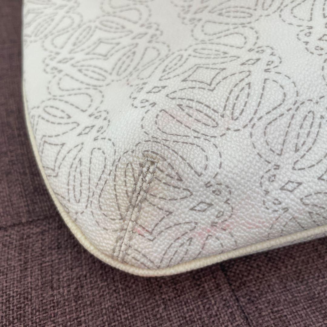 ロエベ　ショルダーバック　白