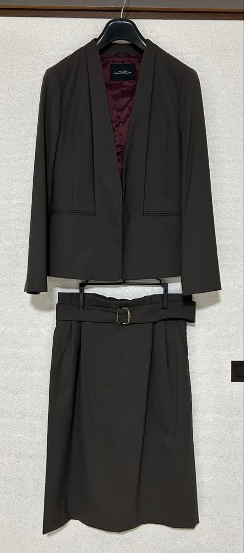 カチリラ　Dノーラペルジャケット　スカート　セットアップ