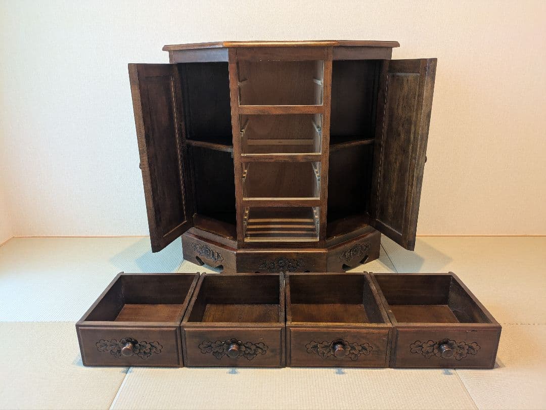 アンティーク　彫刻入り家具　キャビネット 5角形リビング収納 整理箪笥