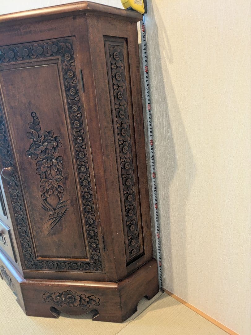 アンティーク　彫刻入り家具　キャビネット 5角形リビング収納 整理箪笥