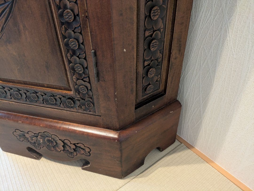 アンティーク　彫刻入り家具　キャビネット 5角形リビング収納 整理箪笥