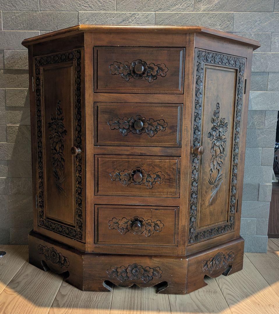 アンティーク　彫刻入り家具　キャビネット 5角形リビング収納 整理箪笥