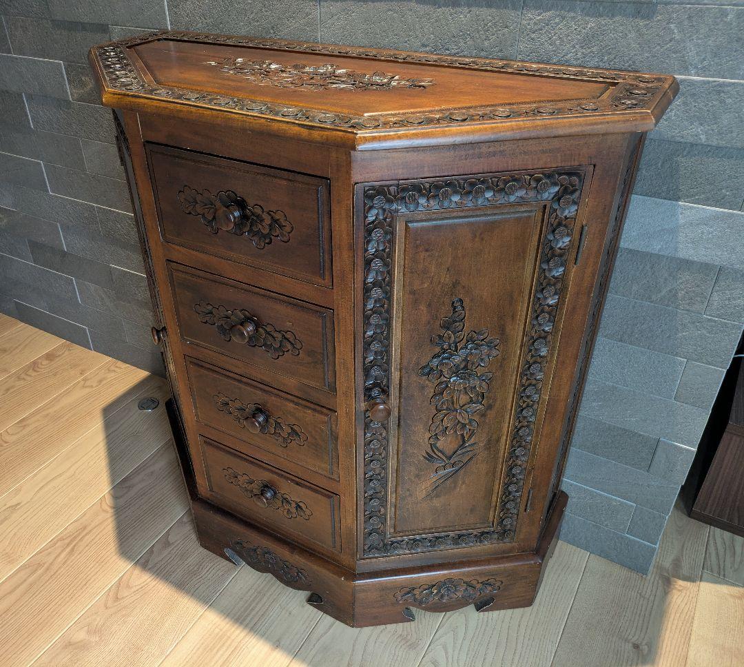 アンティーク　彫刻入り家具　キャビネット 5角形リビング収納 整理箪笥