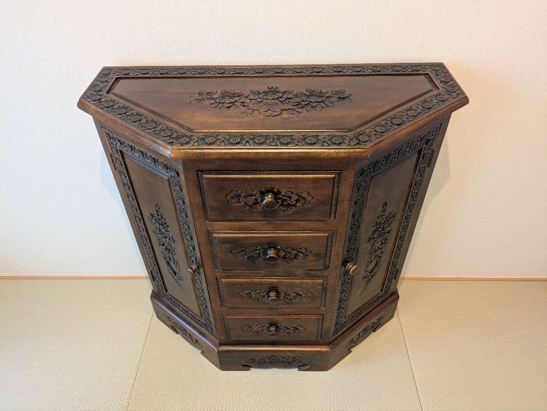 アンティーク　彫刻入り家具　キャビネット 5角形リビング収納 整理箪笥