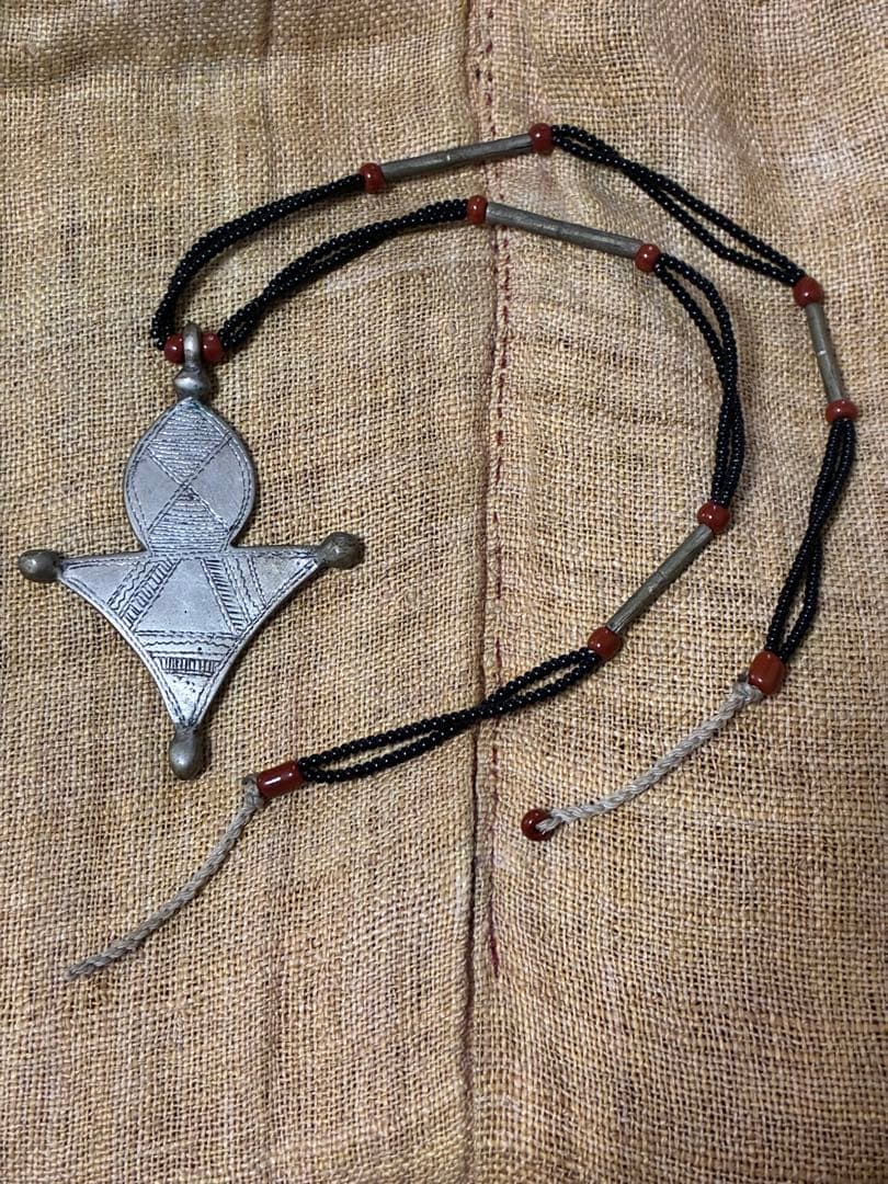 古いトゥアレグ族　ネックレストップ　old ビーズ